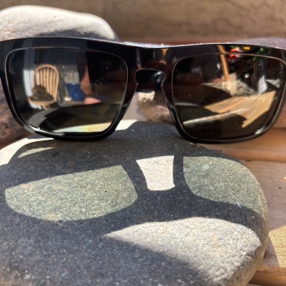 Bose blue tooth sunglasses - Picture 2 of 5